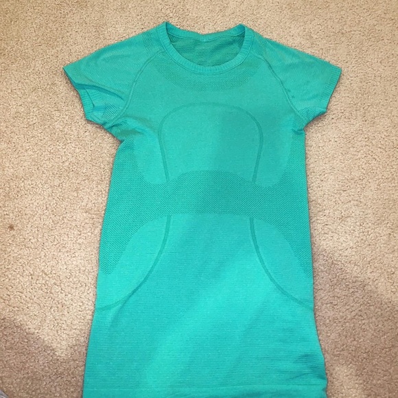 lululemon athletica Tops - lulu tee